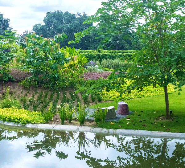 Lac artificiel a la Fondation MAM